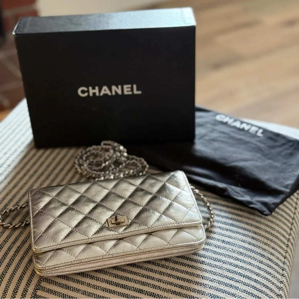 CHANEL Reissue 2.55 WOC Metallic Silver